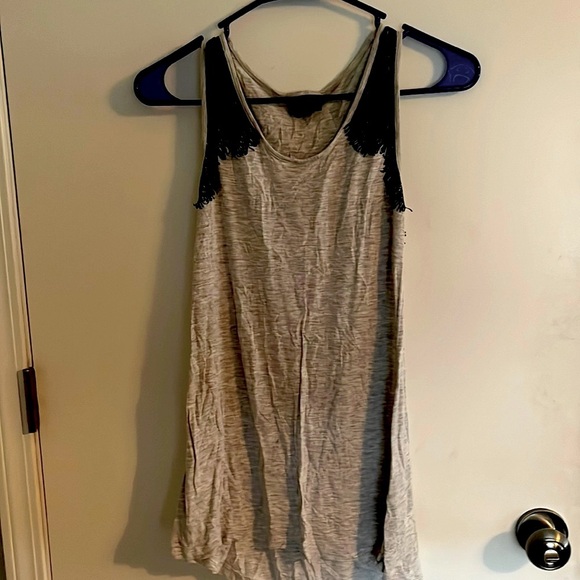 Cute simple gray tank with black details - Picture 1 of 3